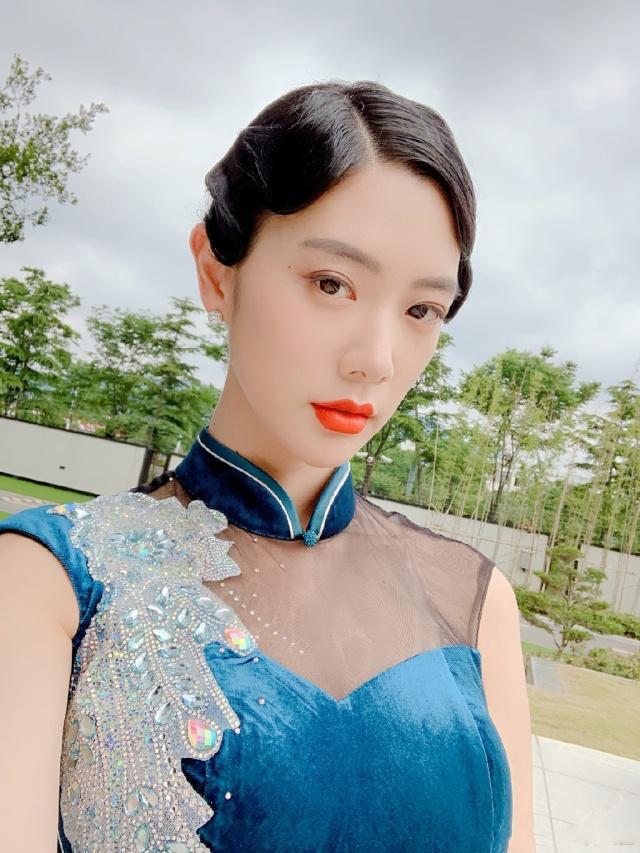37间房主播跳舞 黑色浪漫